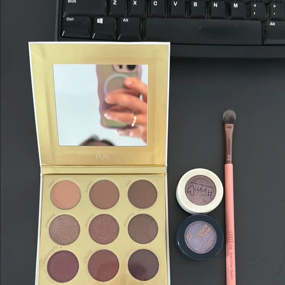 Never used eyeshadow bundle